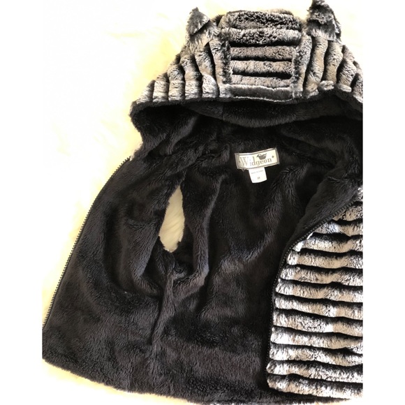 Widgeon Other - WIDGEON Faux Fur Ear Trimmed Hoodie Vest Size 3T